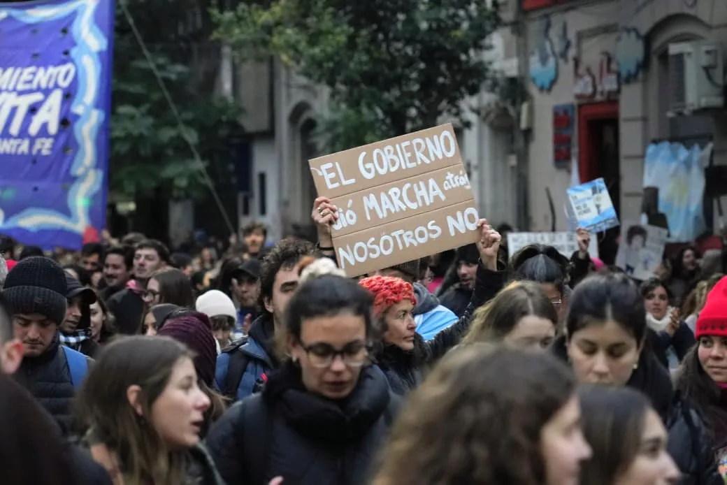 Marcha en Rosario contra la Ley de Tierras: miles al Monumento a la Bandera