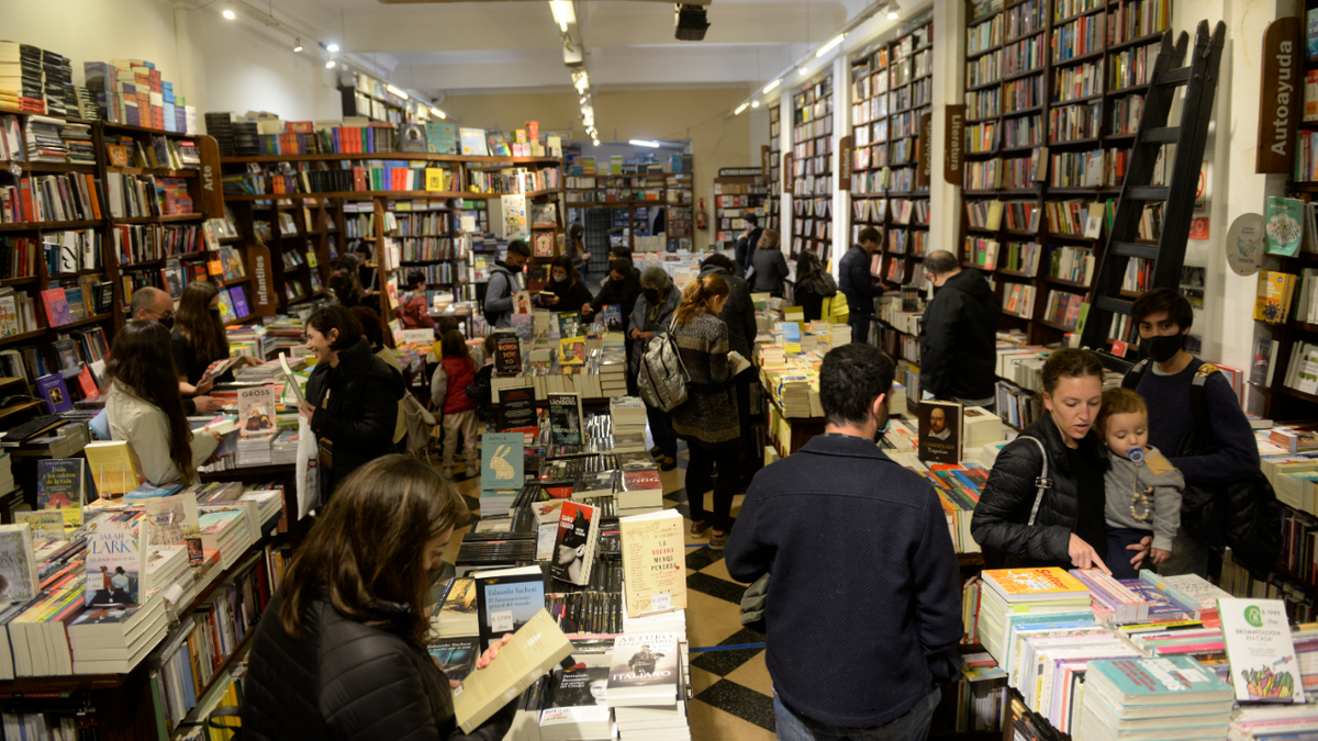 Noche de las Librerías en Rosario: éxito masivo pese a la crisis económica