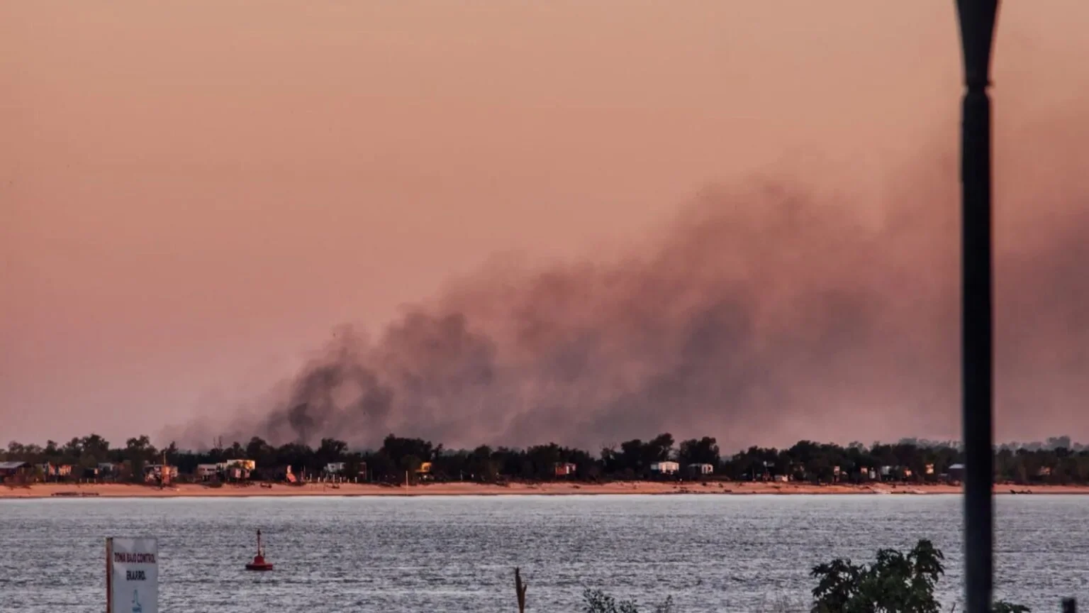 El humo volvió a Rosario: casi 1.200 hectáreas en llamas en las islas del Paraná