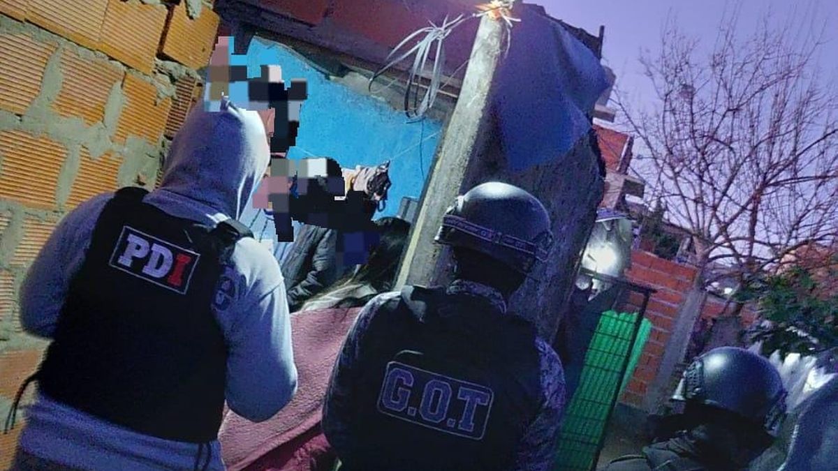 Secuestro de un chico en un búnker narco: allanamientos y dos detenidas en el oeste de Rosario