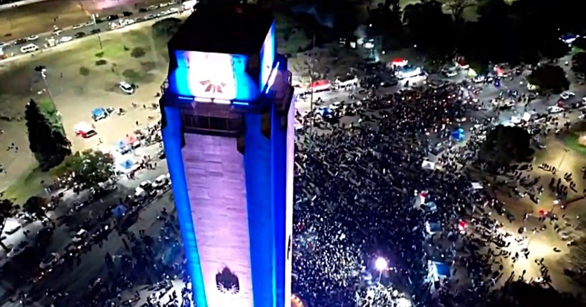Rosario salió a la calle a abrazar a la Scaloneta: orgullo y emoción tras el subcampeonato
