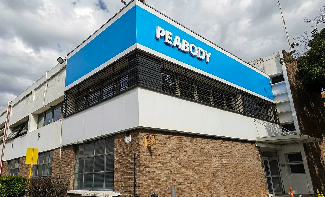 Peabody cierra su fábrica en La Matanza y despide a un tercio de sus empleados