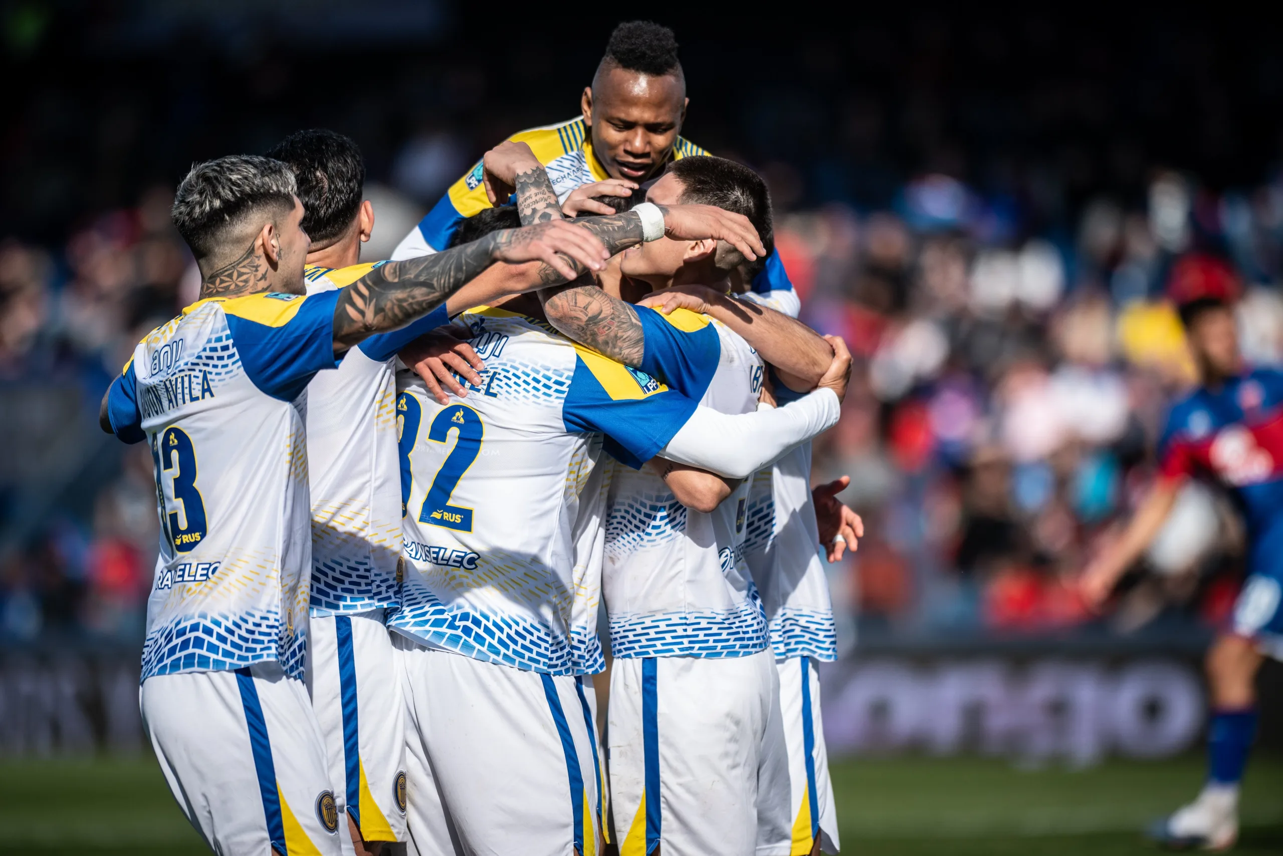 Rosario Central, a Banfield por la anual: bajas y el once de Almirón