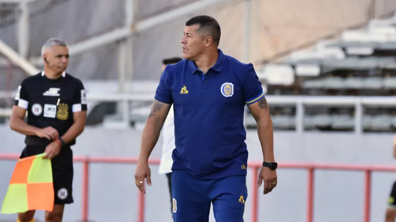 Almirón tiene su once para el Clásico rosarino: tres cambios y nuevo esquema