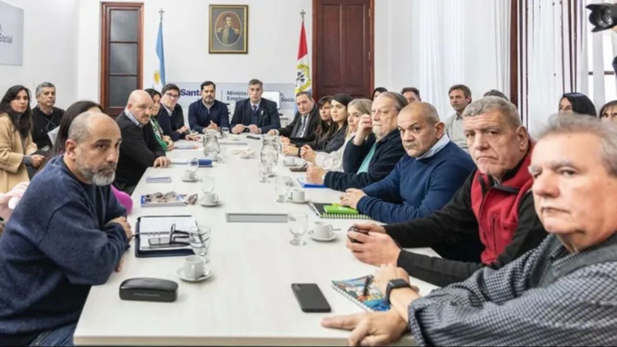 Paritaria docente en Santa Fe: ofrecen 15% semestral y 49% anual