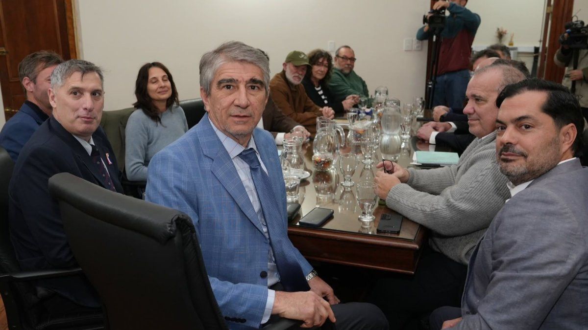 Paritarias en Santa Fe: acuerdo en el horizonte con mínimo salarial garantizado