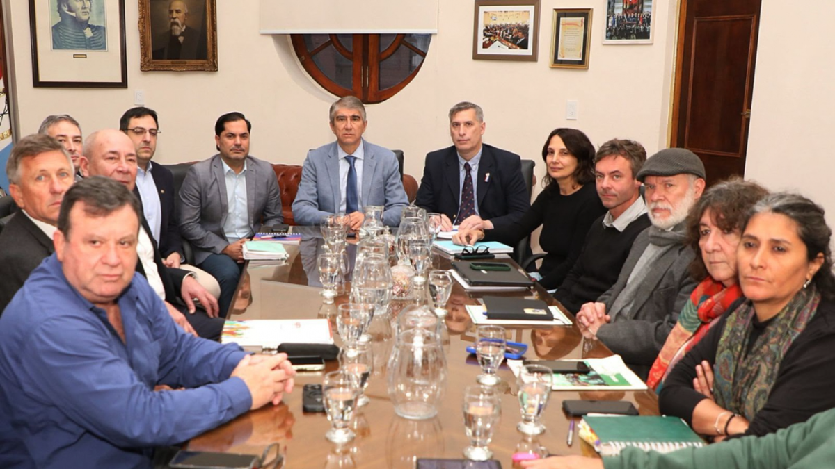 Paritarias Santa Fe: UPCN y ATE aceptaron la oferta salarial de Pullaro