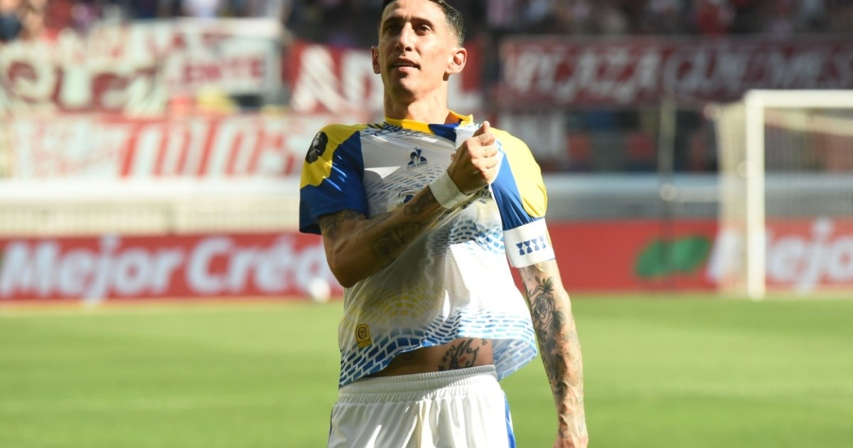 Penal polémico para Rosario Central: Di María convirtió y Verón aplaudió