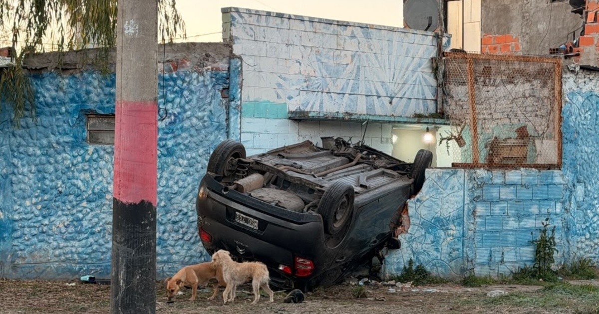 Perdió el control y se incrustó en una casa de barrio Triángulo, Rosario