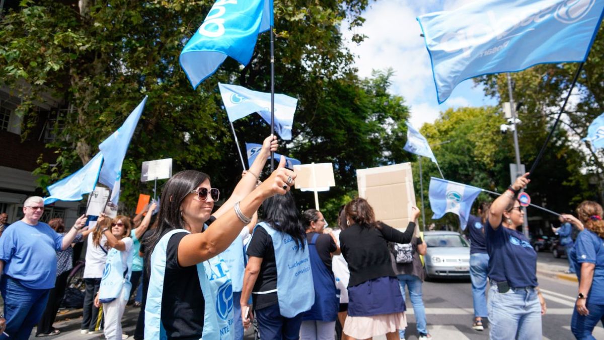 Santa Fe cierra paritaria pero docentes van al paro con ruidazo este jueves