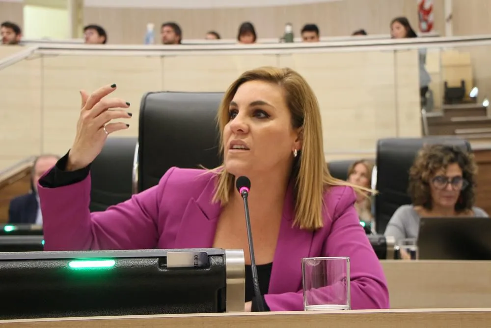 Concejala de Rosario pide derogar decreto que elimina controles a profesionales