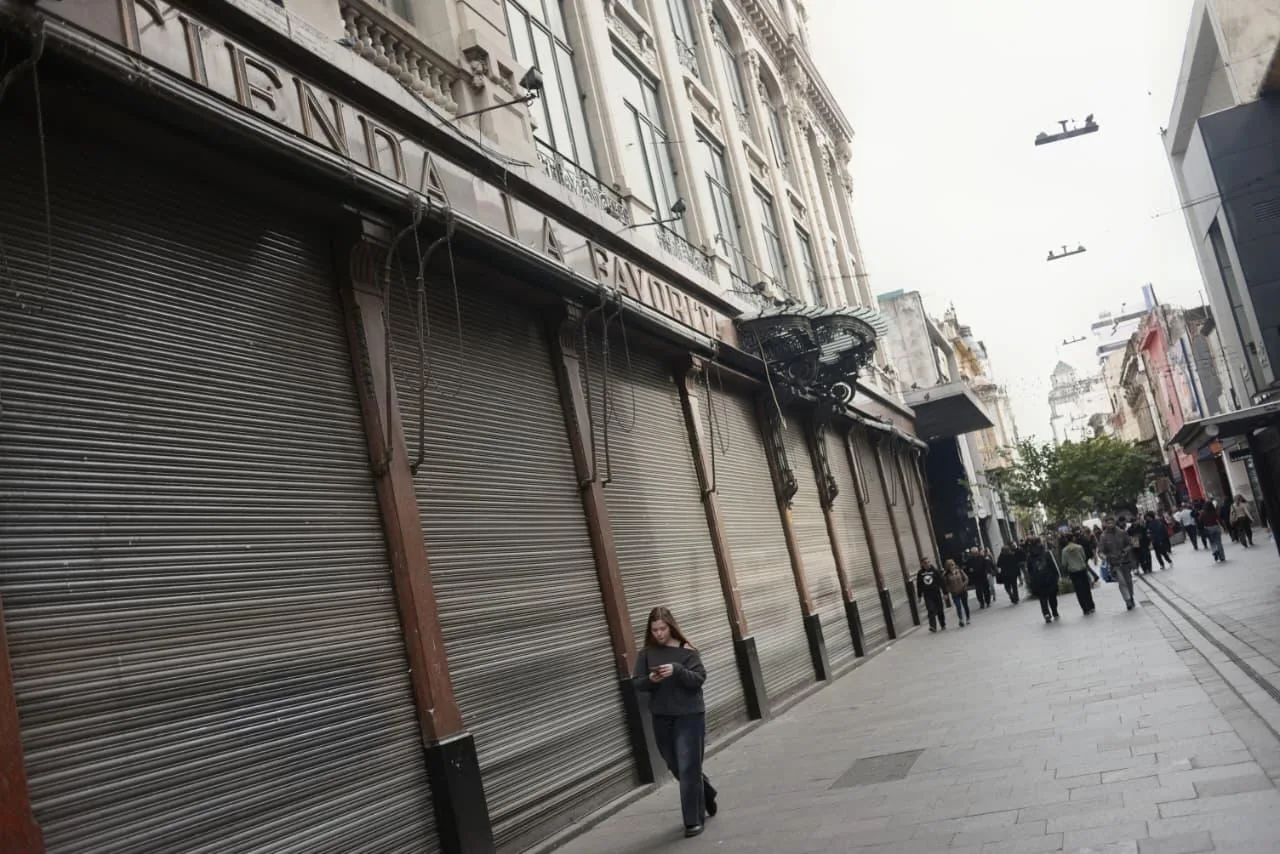 Rosario: la industria textil en crisis, vacancia comercial al alza y el avance de Shein y Temu