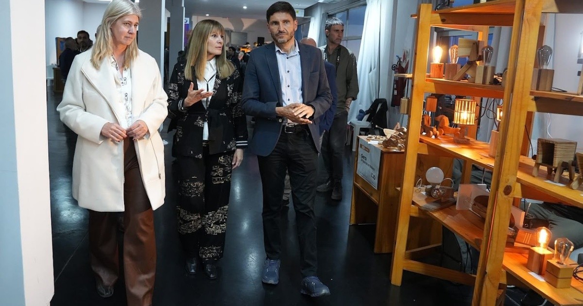 Pullaro inauguró en Rosario la Feria del Centro: 180 stands y mesa cultural