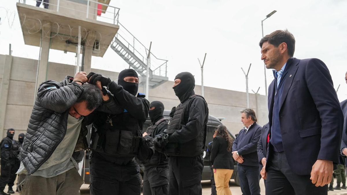 Pullaro endurece la política penitenciaria en Santa Fe: nuevas cárceles y presos fuera de comisarías