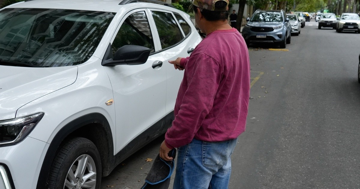 Rosario: Pullaro promulgó ley que sanciona a cuidacoches y la ciudad avanza