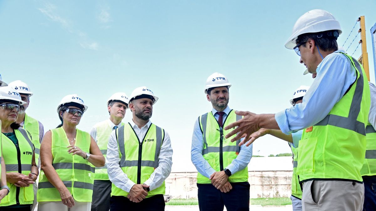 Pullaro y Javkin buscan convertir el puerto de Rosario en hub minero al estilo Chile