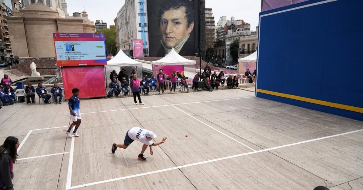 Frontball en Rosario: qué es el deporte que se juega en el Monumento a la Bandera
