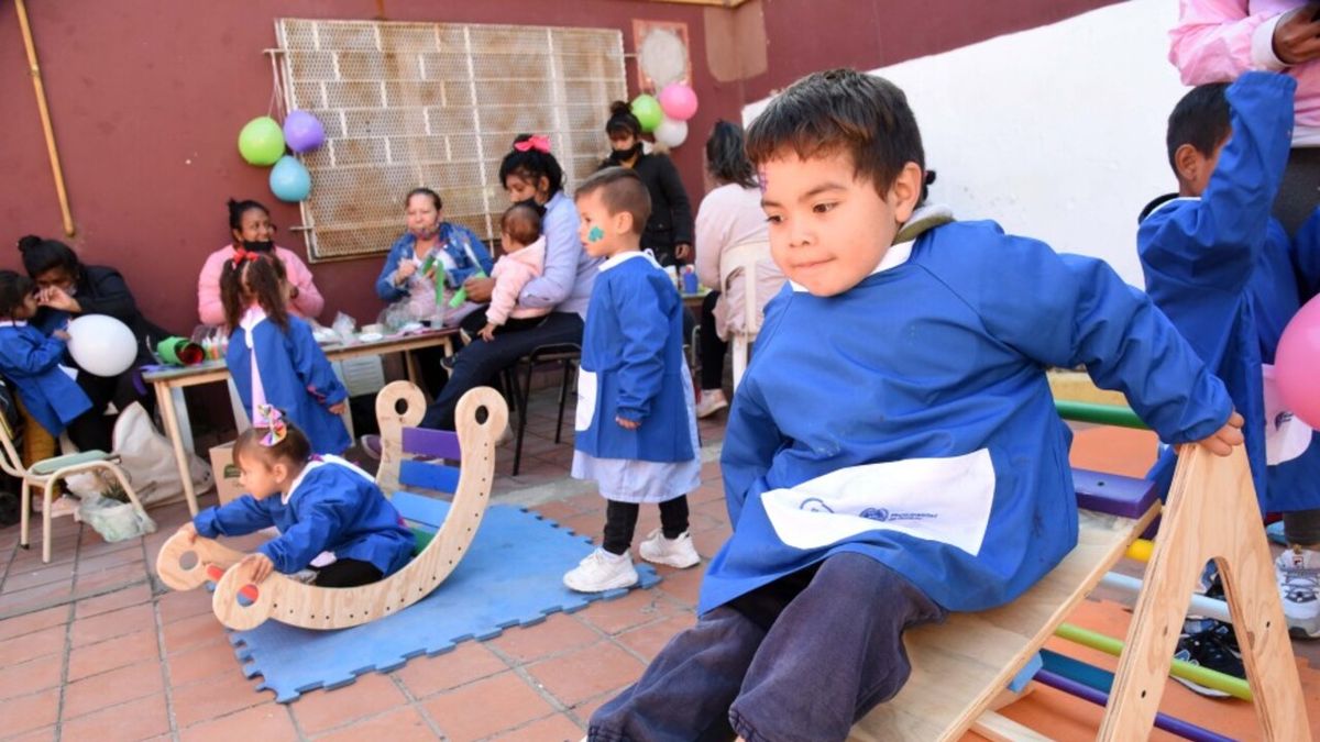 Rosario podría tener jardines nocturnos gratuitos para padres que trabajan de noche