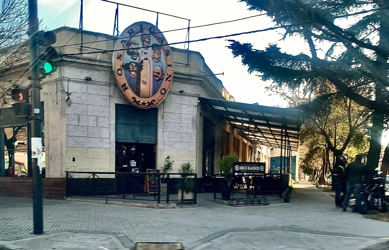 Robo en bar de Arroyito: detuvieron a un pibe de 15 y un joven de 25 en Rosario