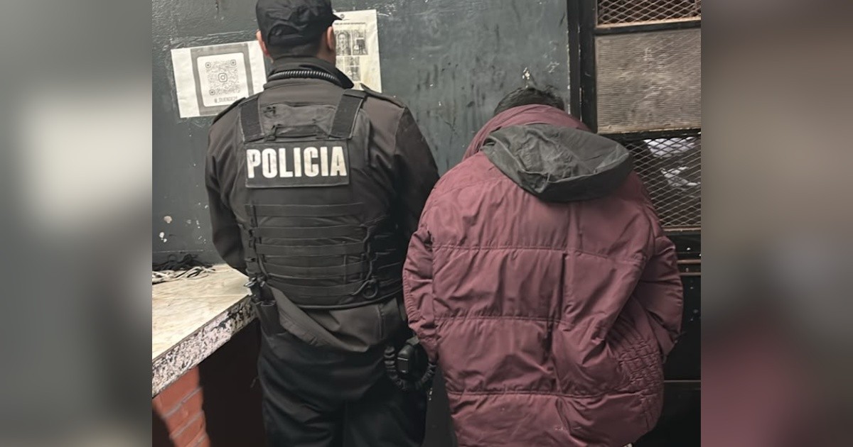 Entró a robar en una rotisería de Rosario y se fue con las manos vacías: lo atraparon a pocas cuadras