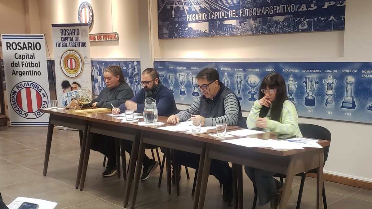 Rosarina de Fútbol sorteó las zonas Campeonato y Permanencia en Primera A y B