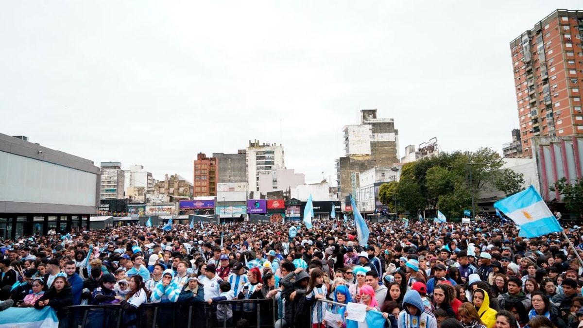 Final del Mundial: Rosario se paraliza y el Fontanarrosa explota de celeste y blanco