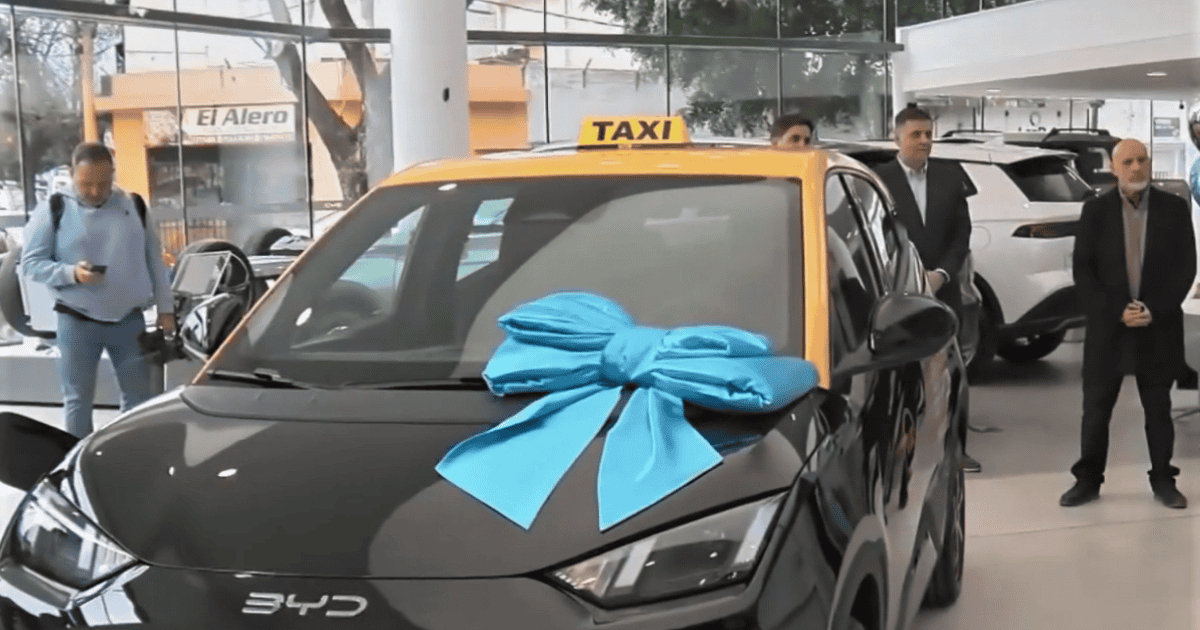 Rosario presentó su primer taxi eléctrico: autonomía, créditos y la nueva era del transporte