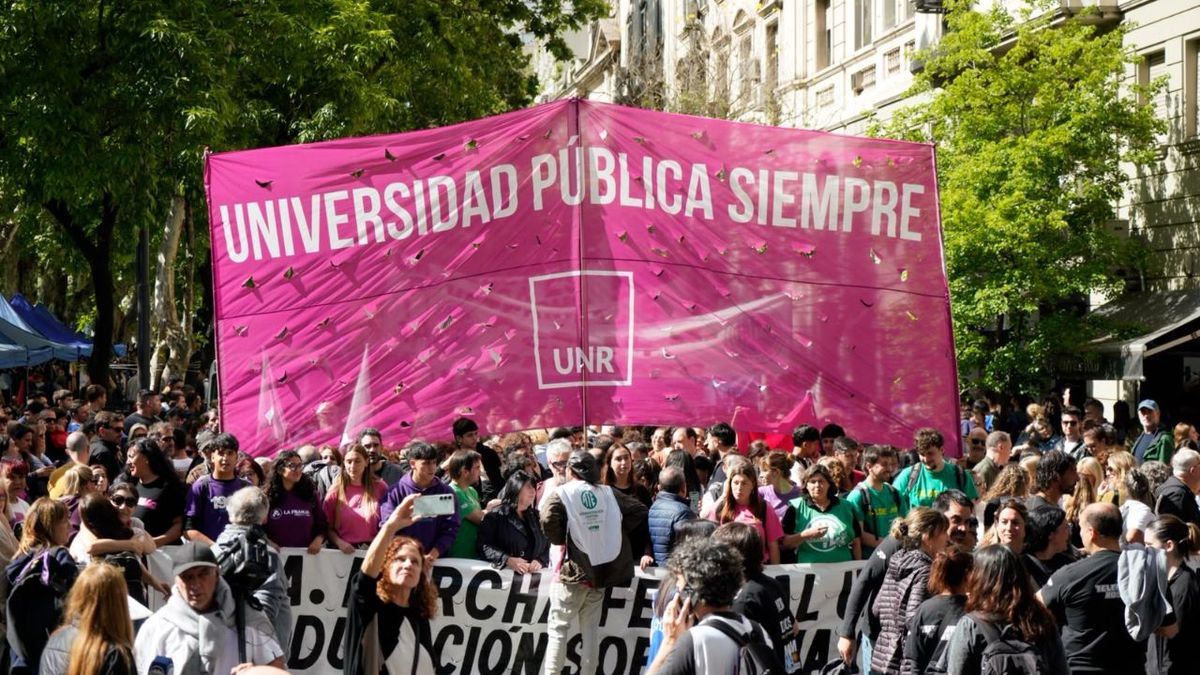 Rosario: marcha universitaria contra el ajuste y por la ley de financiamiento