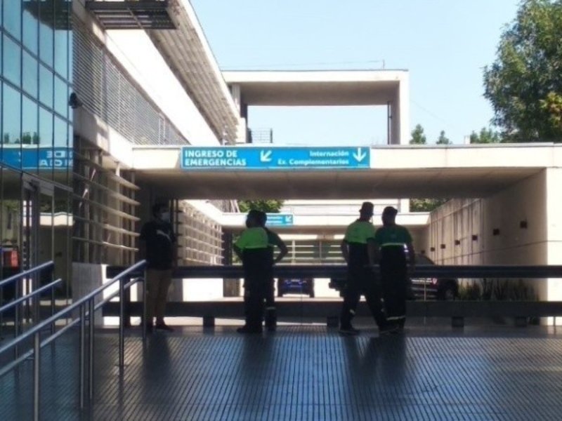 Rosario: balearon a un adolescente y su padrastro lo llevó en moto al Heca