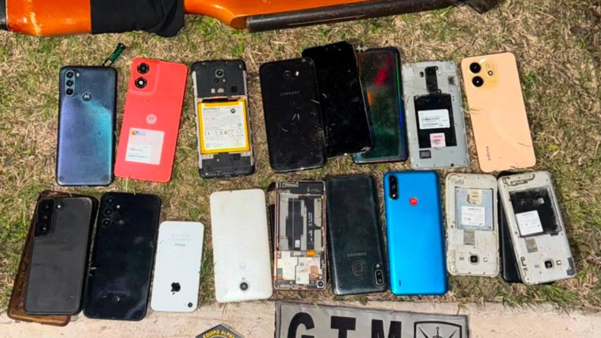 Detuvieron a un joven con 17 celulares en Empalme Graneros, Rosario