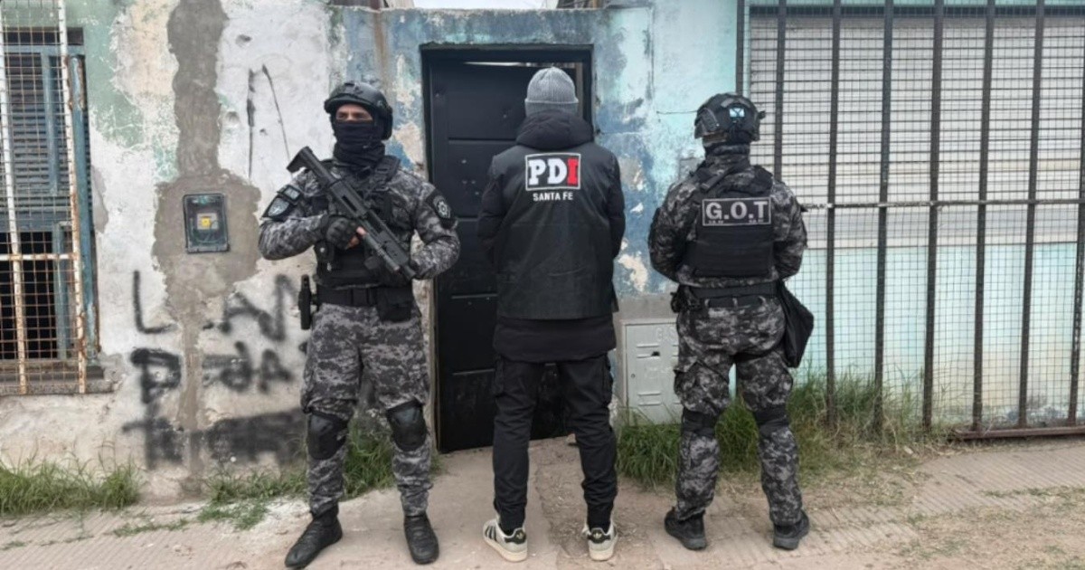 16 allanamientos en Rosario y Villa Gálvez: armas, drogas y un detenido vinculado a Los Monos