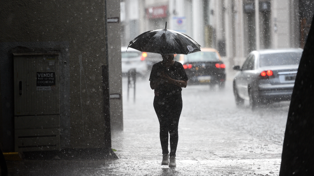 Alerta naranja renovada en Rosario: las lluvias siguen y no dan tregua este sábado