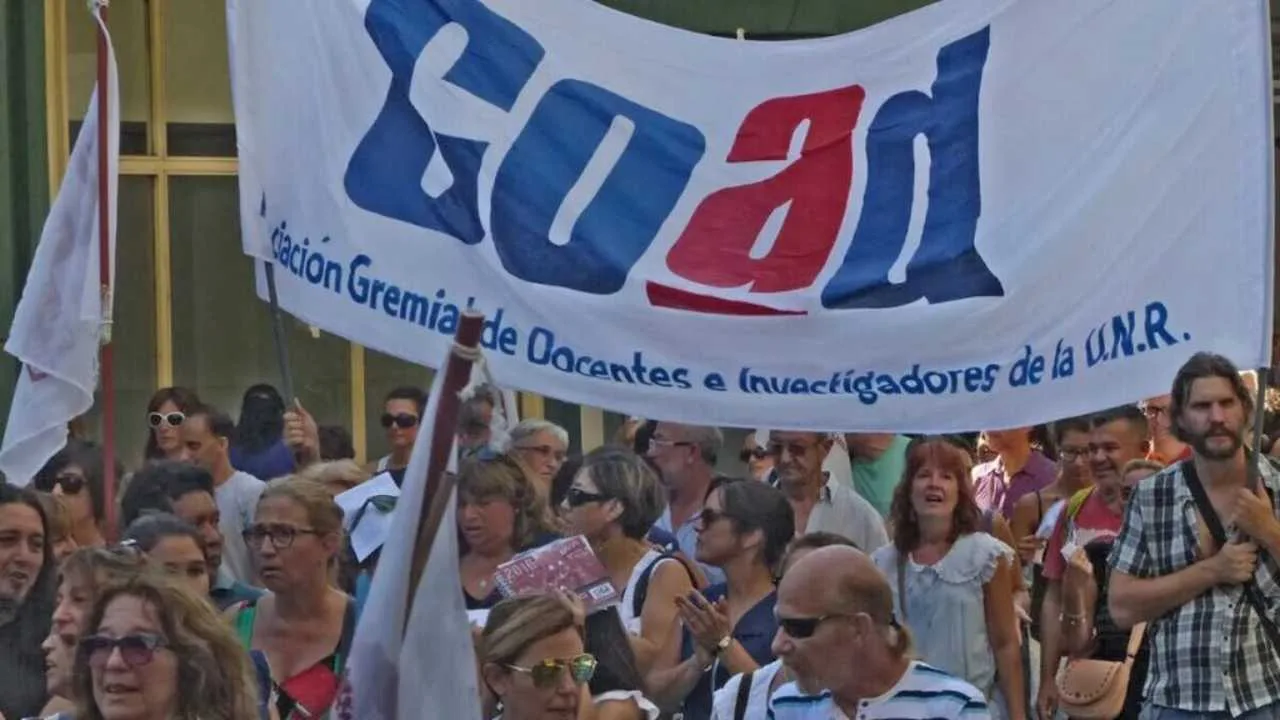 Rosario: docentes de la UNR paran una semana por salarios y presupuesto