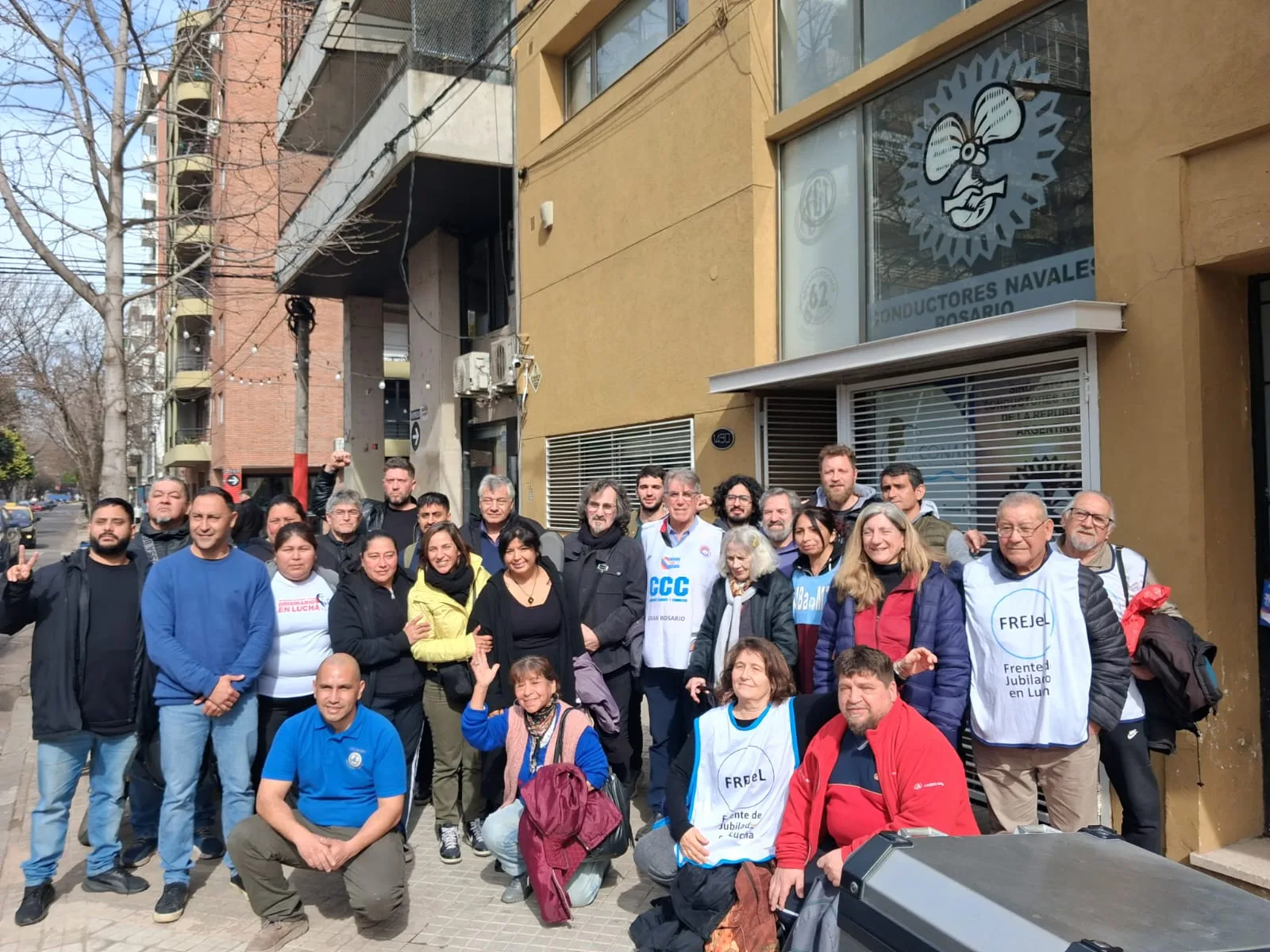 Protesta en Rosario contra Milei: sindicatos marchan por la Bolsa de Comercio