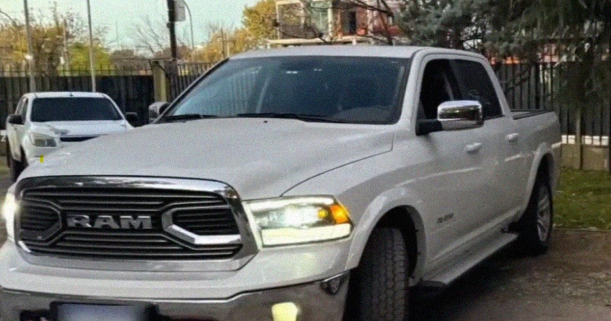 Rosario: alias Tommy Shelby y una Dodge Ram en maniobra de lavado