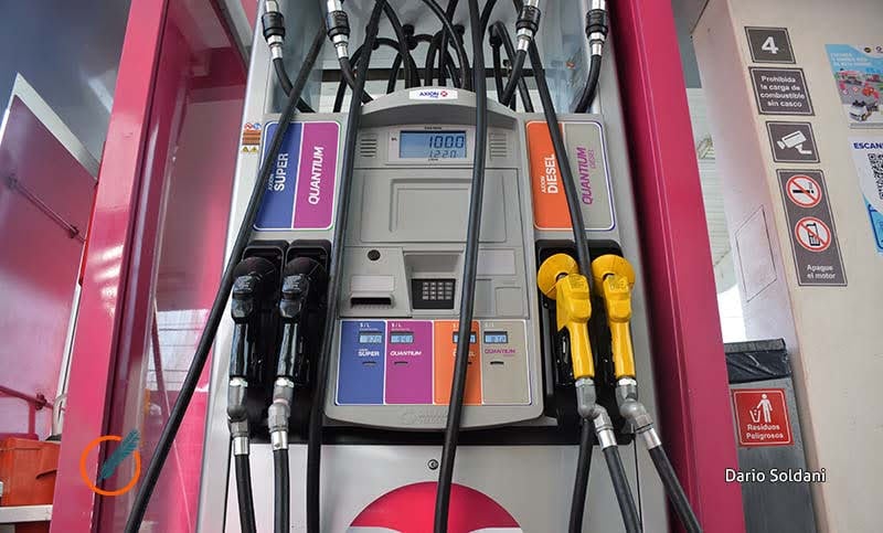 Combustibles suben entre 2% y 5% en Argentina: YPF no se suma aún
