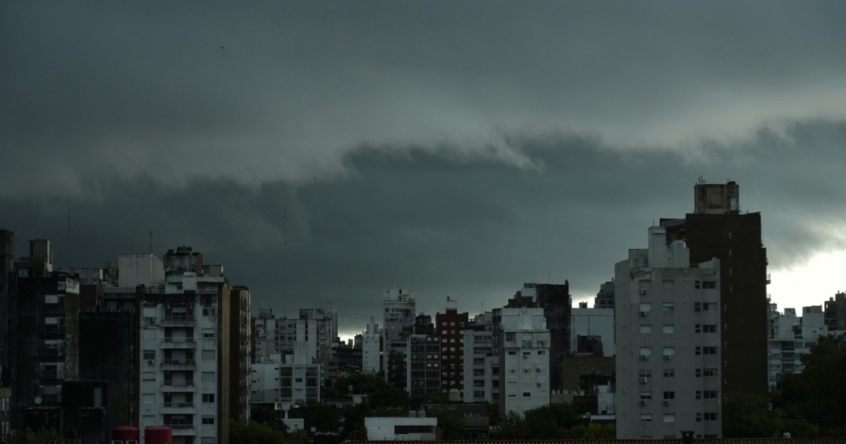 Triple alerta meteorológica en Rosario: tormentas, granizo y vientos de 90 km/h