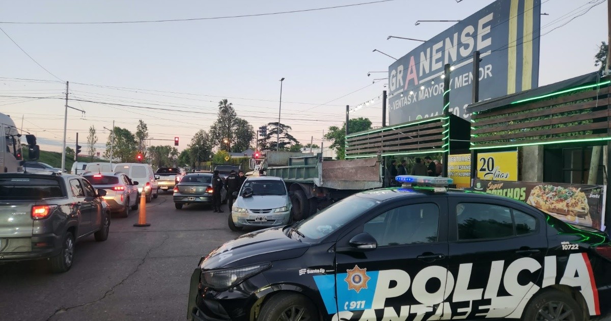 Camión sin frenos chocó cinco vehículos en Circunvalación y Mendoza, Rosario