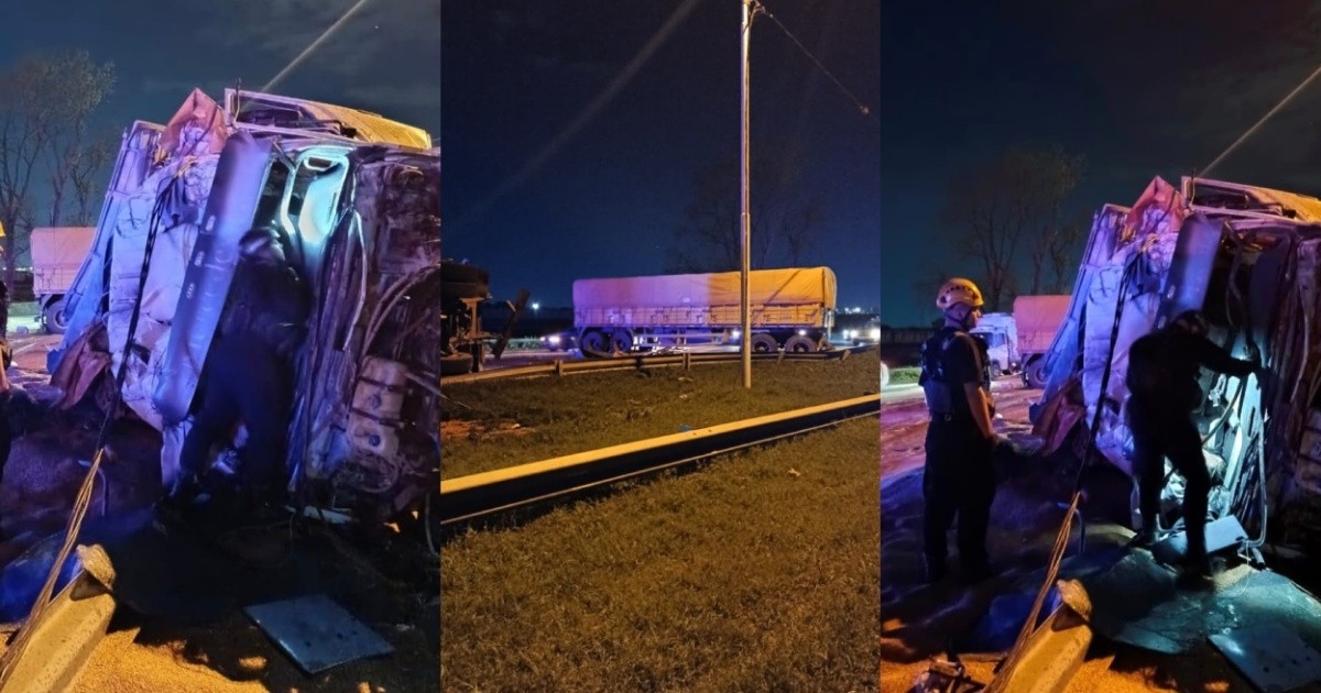 Camión volcó en Circunvalación de Rosario: derramó trigo y hubo heridos