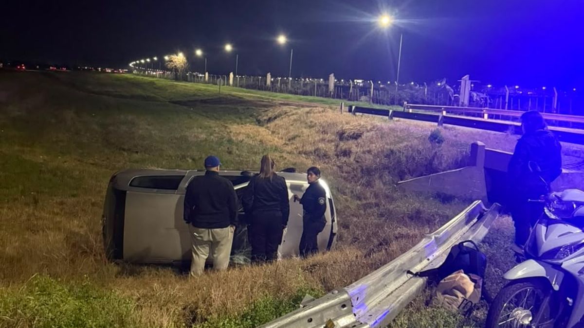 Vuelco en autopista Rosario-Córdoba: un herido a la altura de Funes