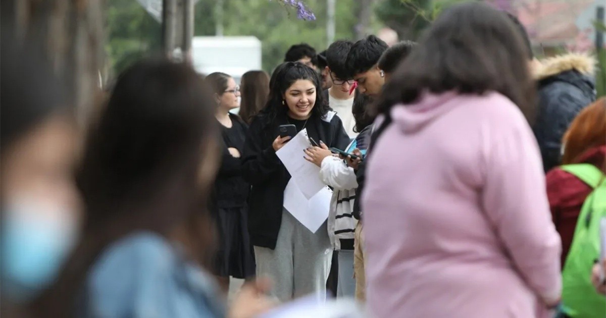 Desempleo juvenil en Rosario cuadriplica la media general y alcanza el 32%