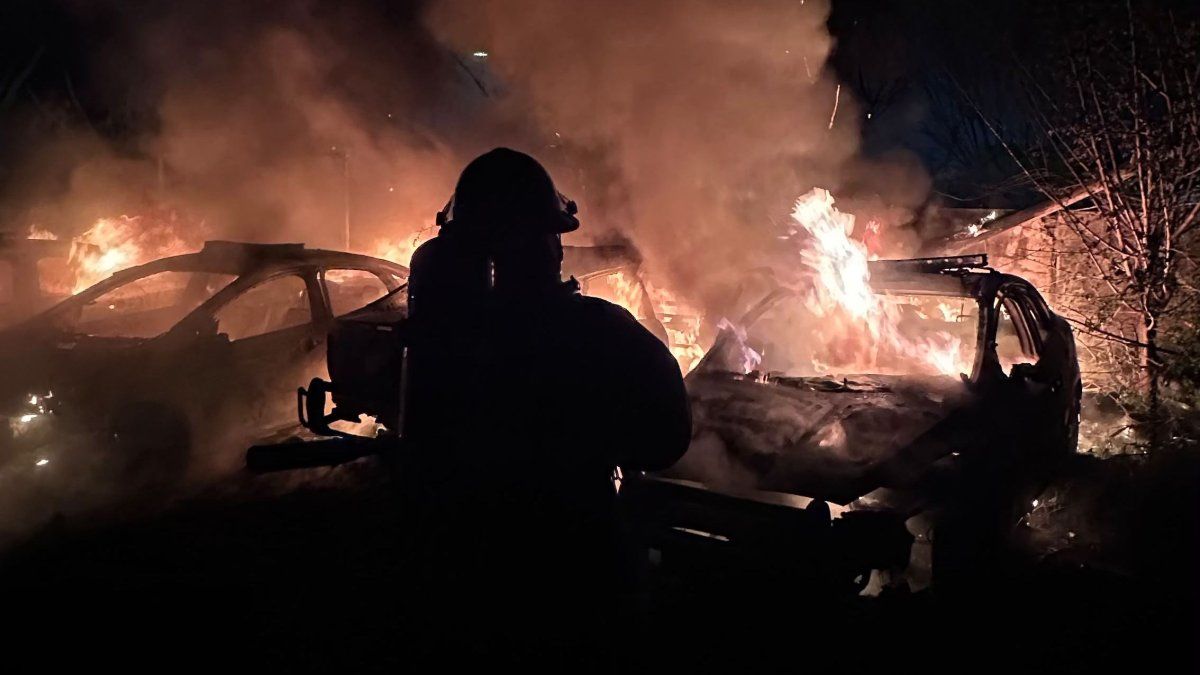 Incendio destruyó varios patrulleros de la Policía de Santa Fe en Rosario