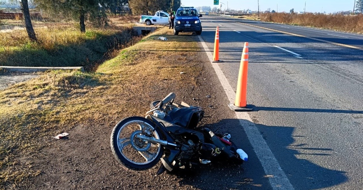 Motociclista rosarino internado tras chocar con un perro suelto en la ruta 21