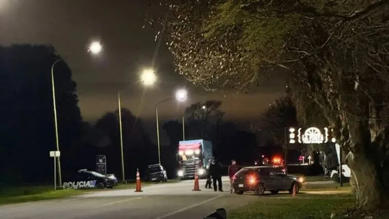 Policía rosarino fue embestido por un auto en control de tránsito en Zavalla