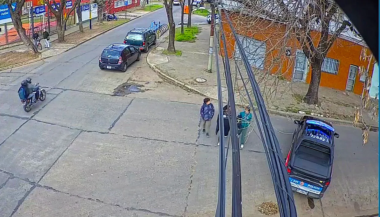 Murió un policía rosarino al chocar su moto contra un árbol cuando volvía a casa