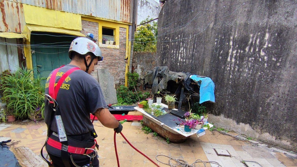 Rosario: anciana de 86 años cayó en un pozo de 4 metros dentro de su casa