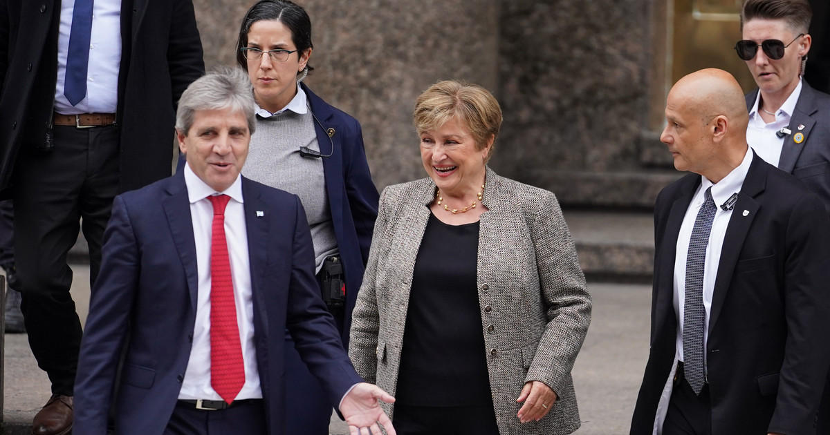 Caputo a Tailandia: busca destrabar US$800 millones del FMI y blindar programa