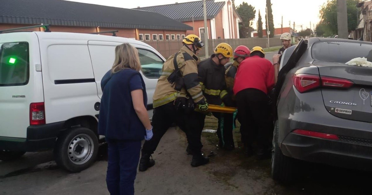 Dramático rescate en zona oeste de Rosario: bomberos liberaron a dos atrapados