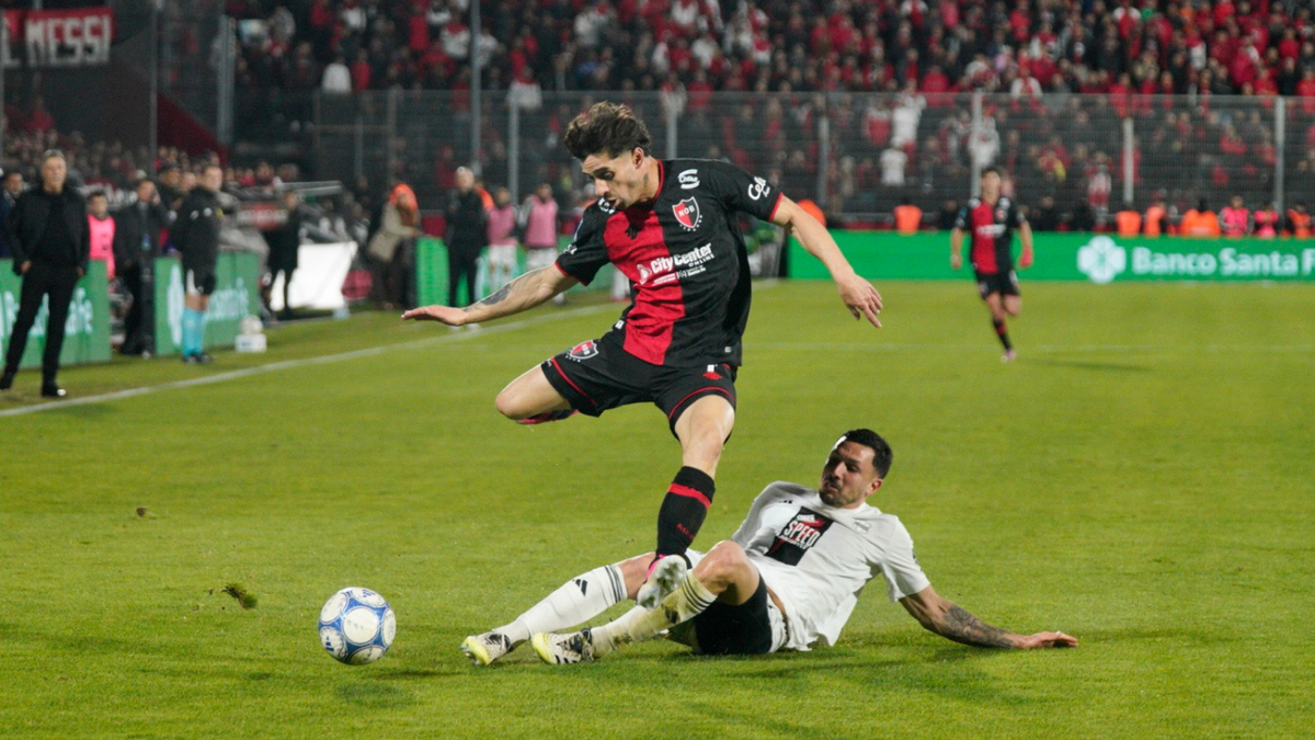 Mazzantti brilló en Rosario: gol y figura en el triunfo de Newell's ante Riestra