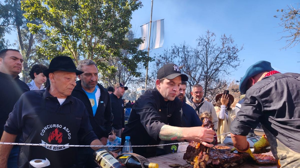 Miles de personas festejaron el 9 de Julio en Ybarlucea con la Fiesta del Asado a la Estaca